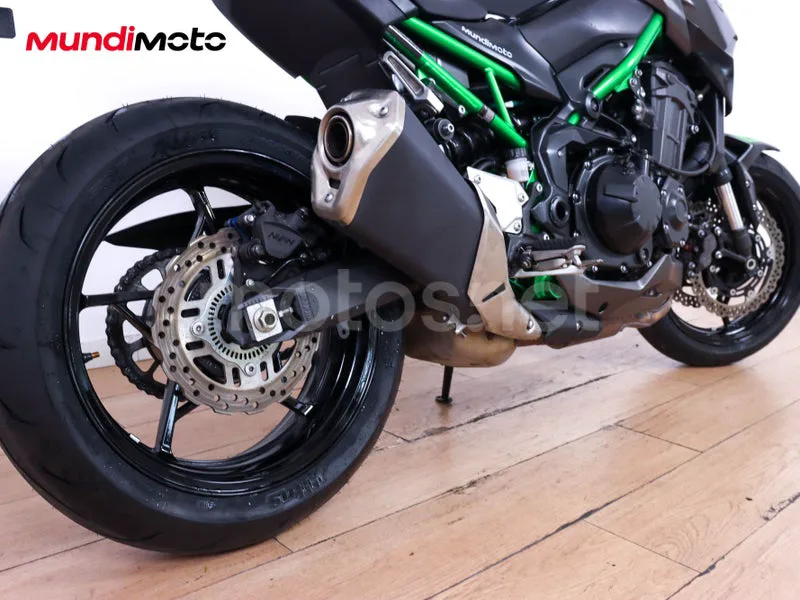 Kawasaki Z900 - Vista 4