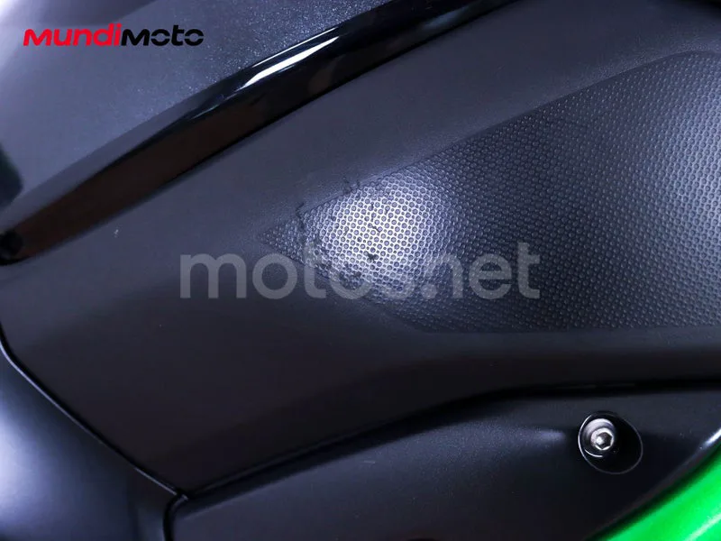 Kawasaki Z900 - Vista 38