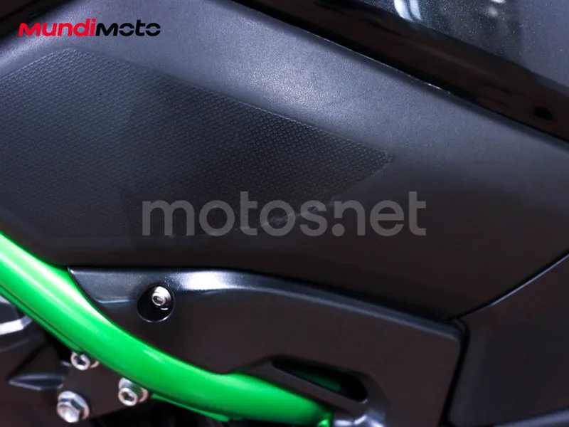 Kawasaki Z900 - Vista 40