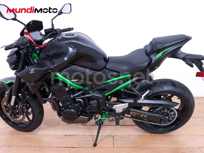 Kawasaki Z900 - Vista 6