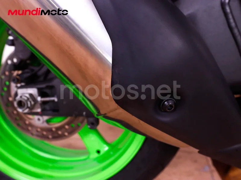 Kawasaki Ninja ZX-10R - Vista 37