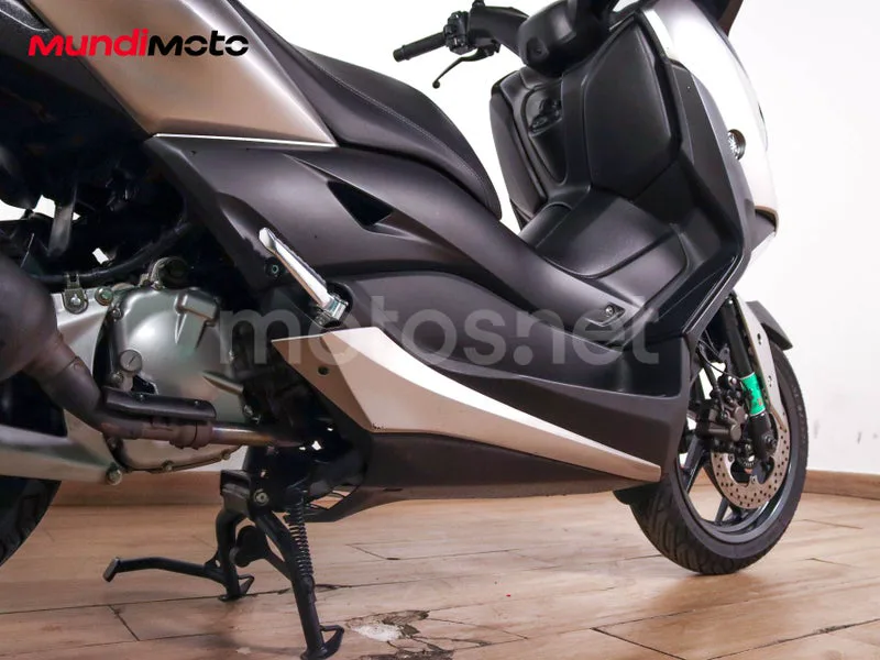 Yamaha XMAX 125 - Vista 4