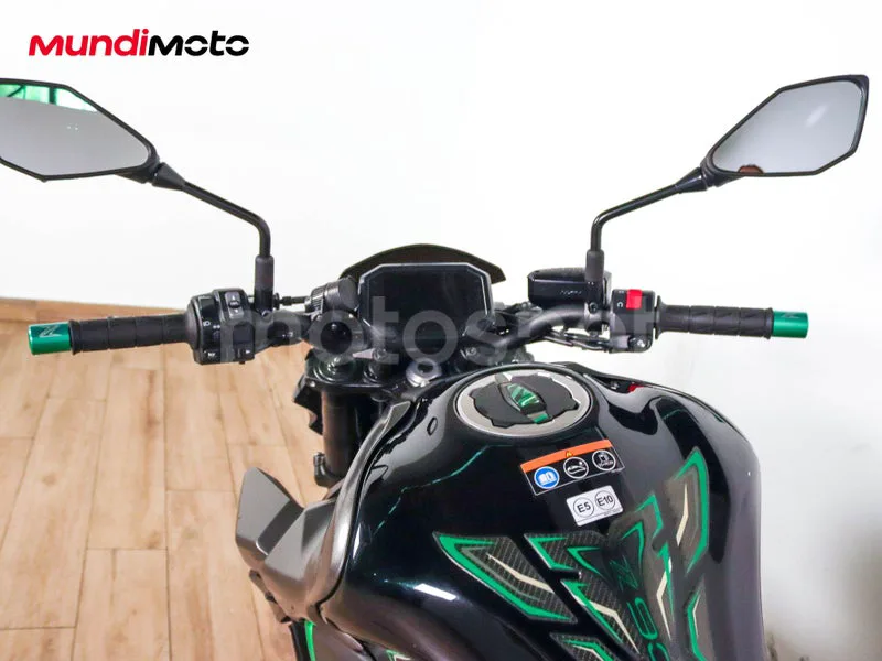 Kawasaki Z900 - Vista 11