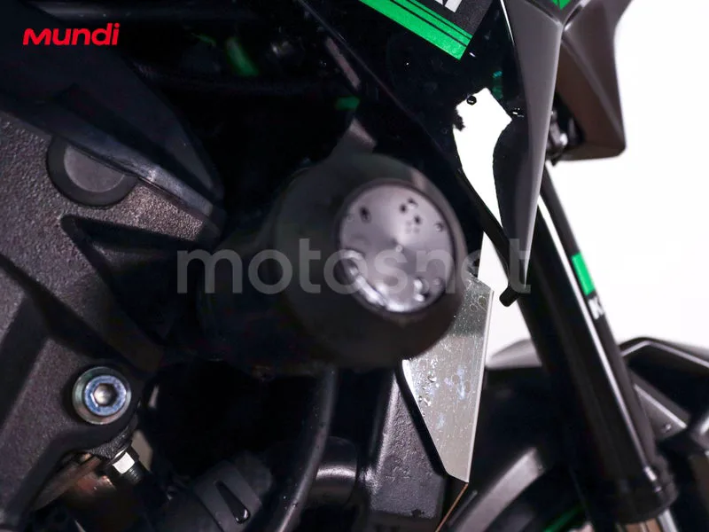 Kawasaki Z900 - Vista 16