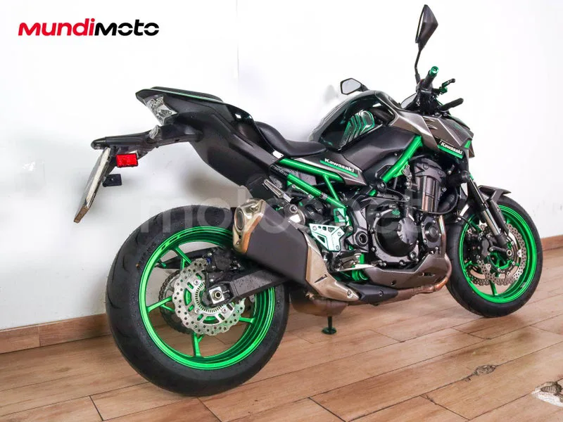Kawasaki Z900 - Vista 3