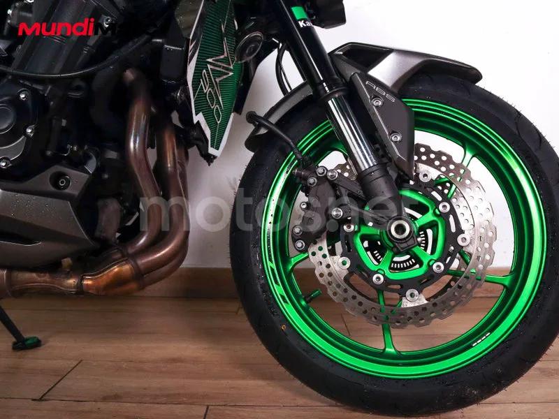 Kawasaki Z900 - Vista 24