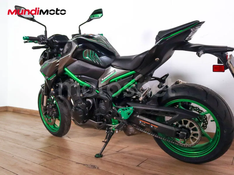 Kawasaki Z900 - Vista 8