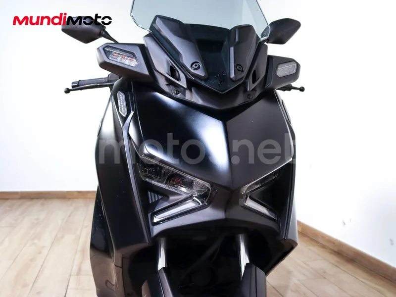 Yamaha XMAX 125 - Vista 5