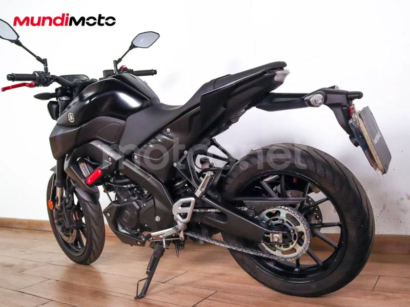 Yamaha MT-125 - Vista 8