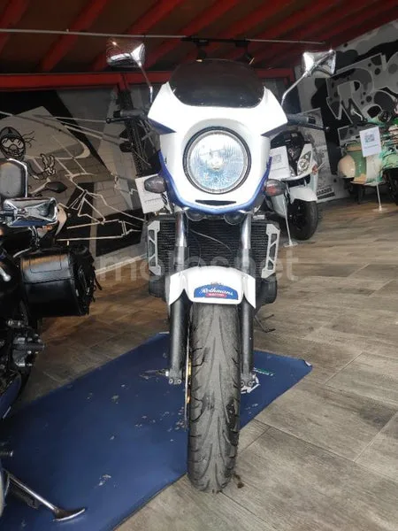 Honda CB1300 - Vista 4