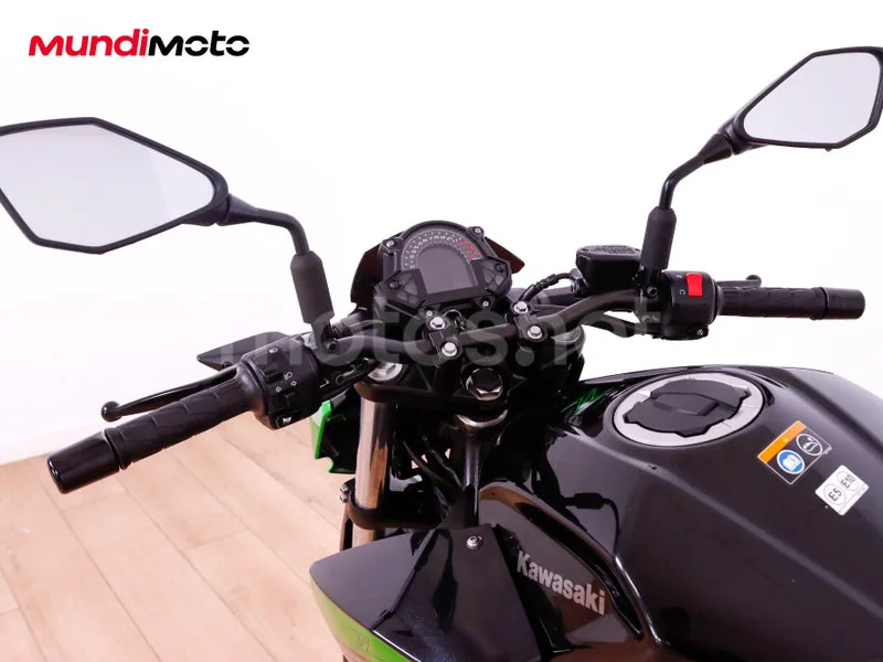 Kawasaki Z400 - Vista 11