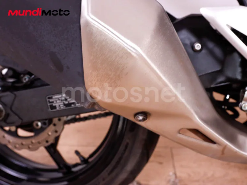 Kawasaki Z400 - Vista 22