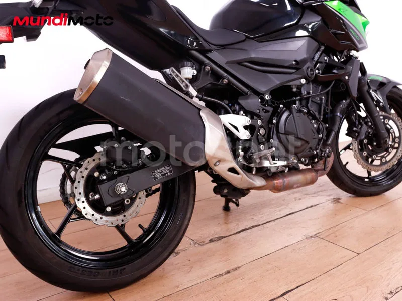 Kawasaki Z400 - Vista 4