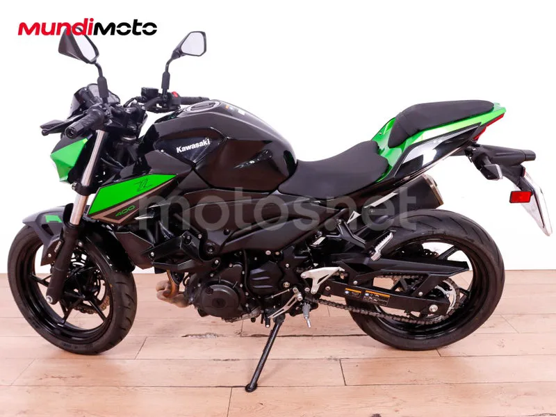 Kawasaki Z400 - Vista 6