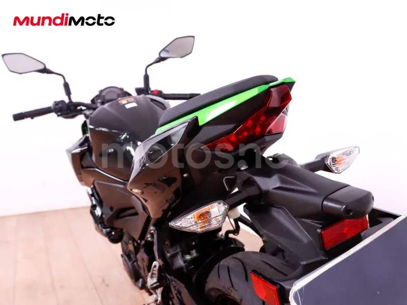 Kawasaki Z400 - Vista 9