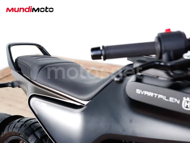Husqvarna Svartpilen 401 - Vista 25