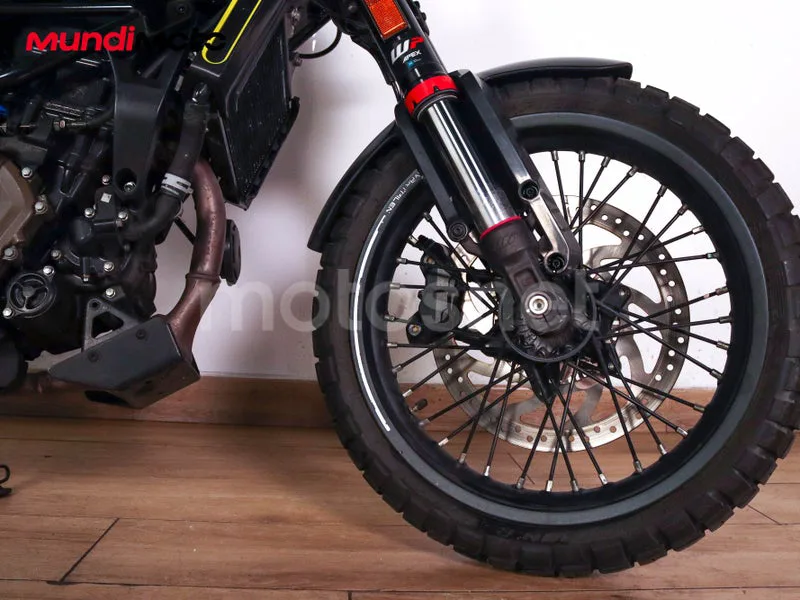 Husqvarna Svartpilen 401 - Vista 26