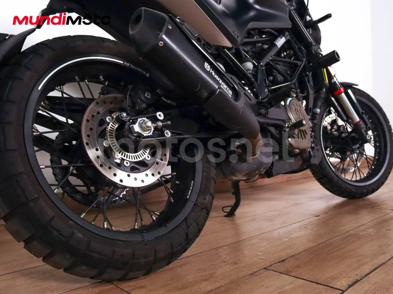 Husqvarna Svartpilen 401 - Vista 4