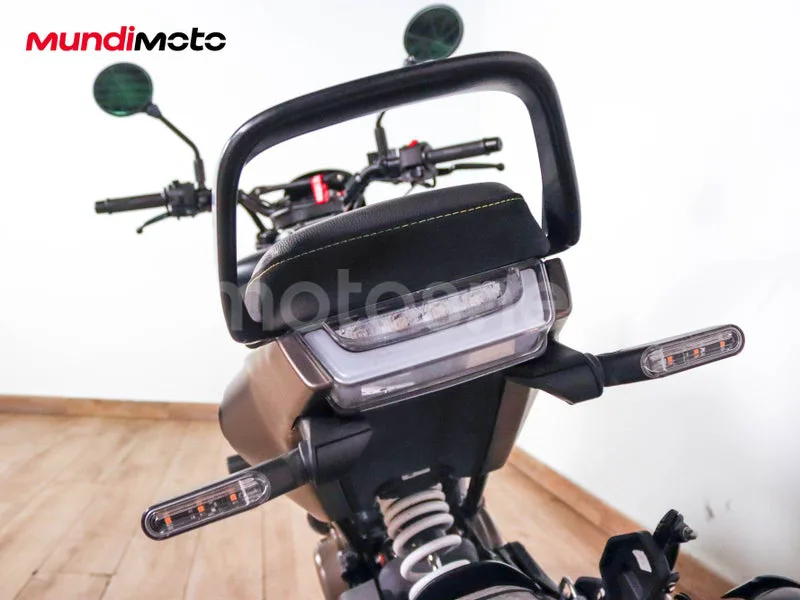 Husqvarna Svartpilen 401 - Vista 9