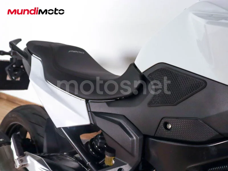 BMW F 900 R - Vista 24