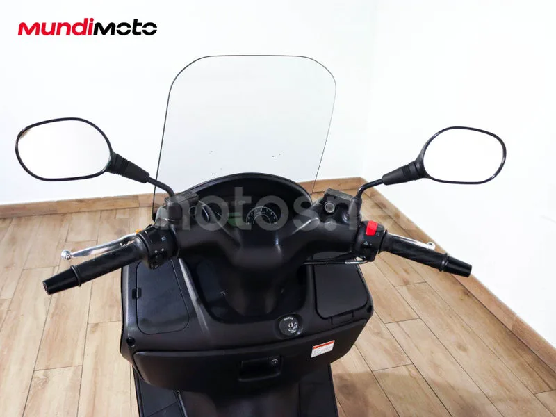 Suzuki Burgman 125 - Vista 11