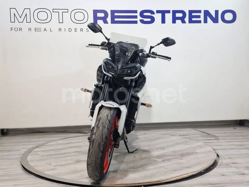 Yamaha MT-09 - Vista 4