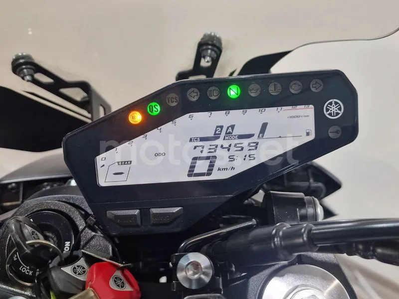 Yamaha MT-09 - Vista 9