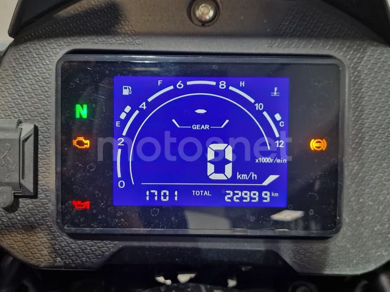 QJ Motor SRT 550 - Vista 9