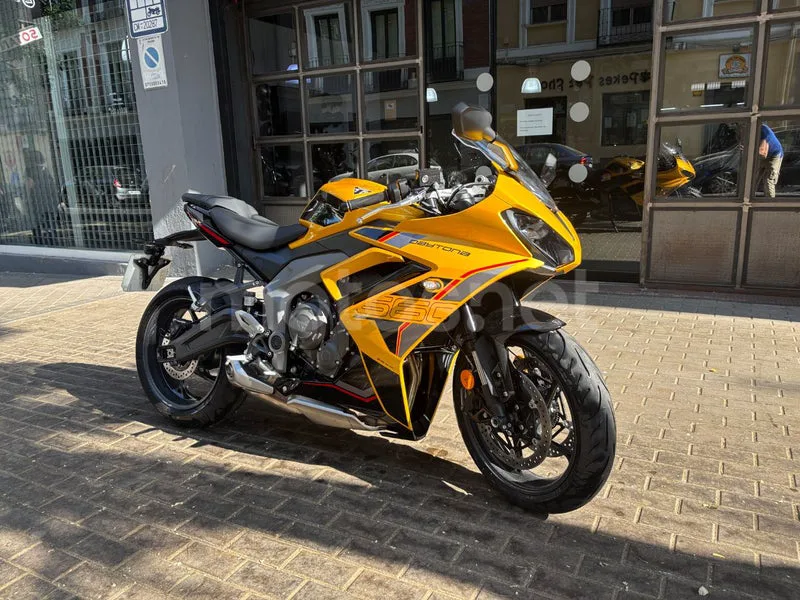 Triumph Daytona 660 - Vista 6