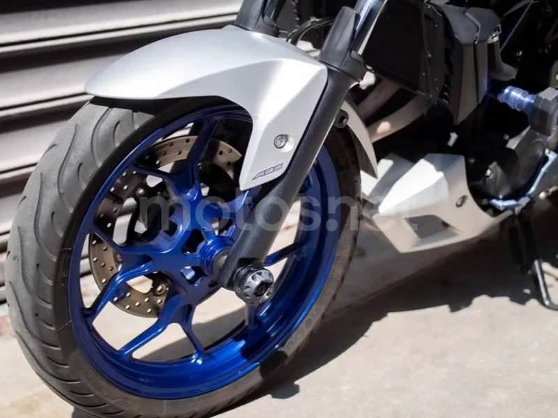 Yamaha MT-03 - Vista 16