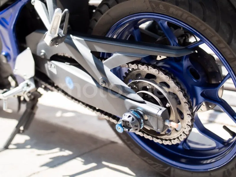 Yamaha MT-03 - Vista 18