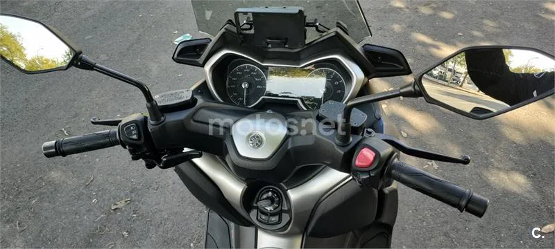 Yamaha XMAX 400 - Vista 6