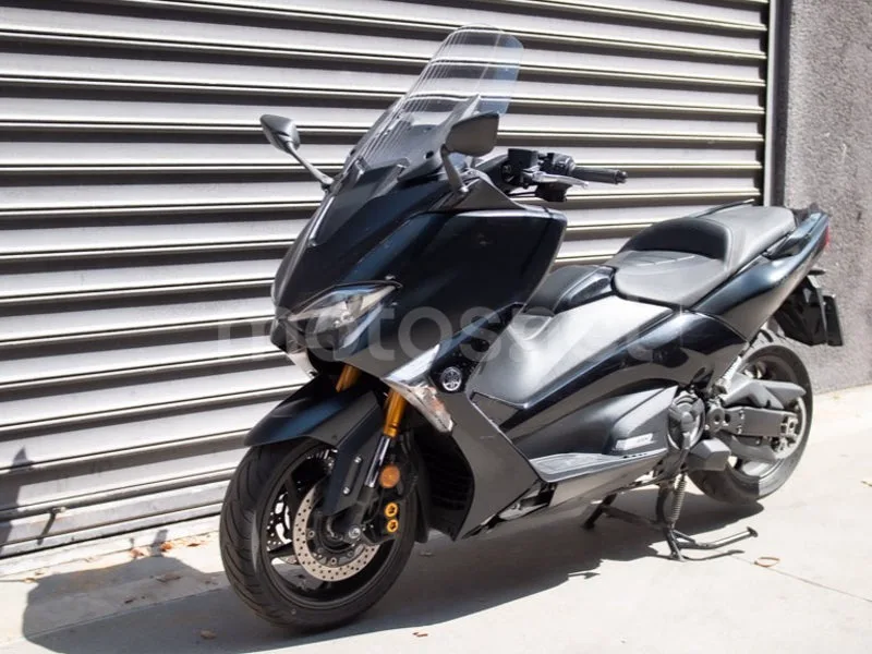 Yamaha TMAX - Vista 12