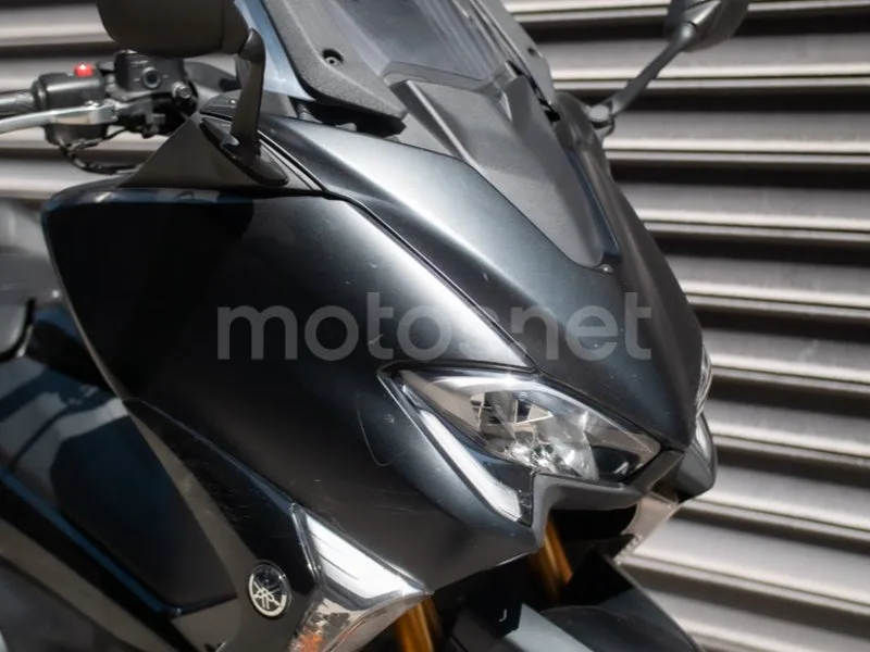 Yamaha TMAX - Vista 3