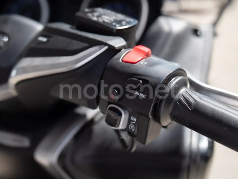 Yamaha TMAX - Vista 10