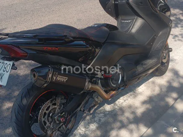 Yamaha TMAX - Vista 3