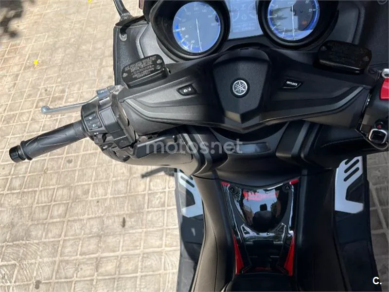 Yamaha TMAX 560 - Vista 11