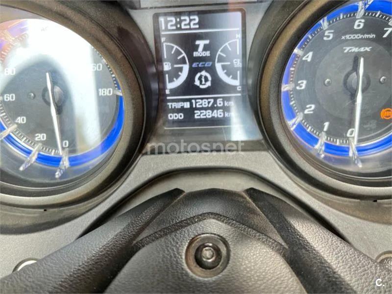 Yamaha TMAX 560 - Vista 9