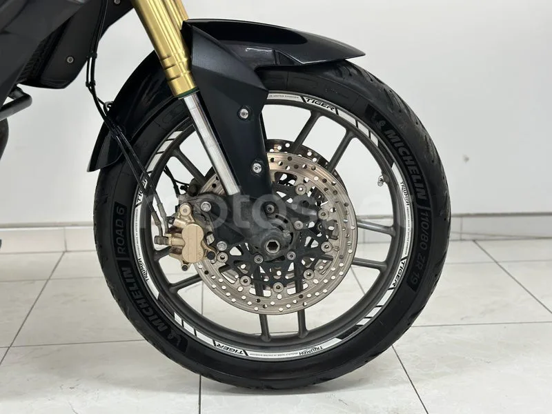 Triumph Tiger 800 - Vista 35