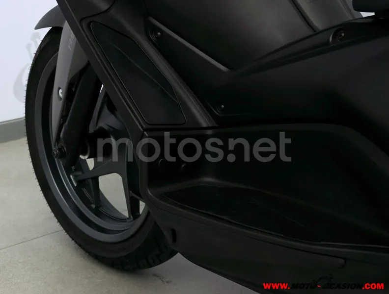 Yamaha XMAX 300 - Vista 10