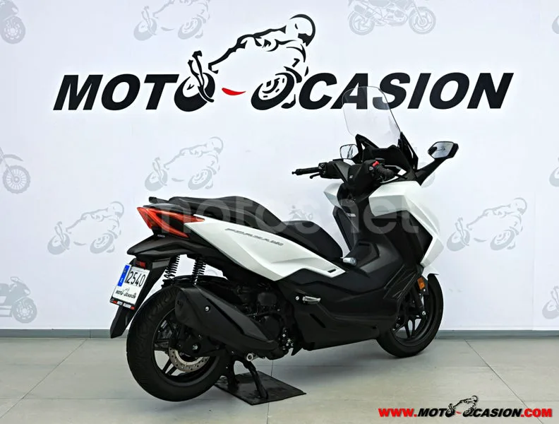 Honda Forza 350 - Vista 3