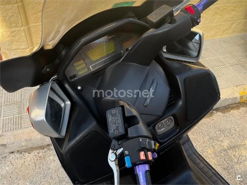 Suzuki Burgman 650 Executive - Vista 3