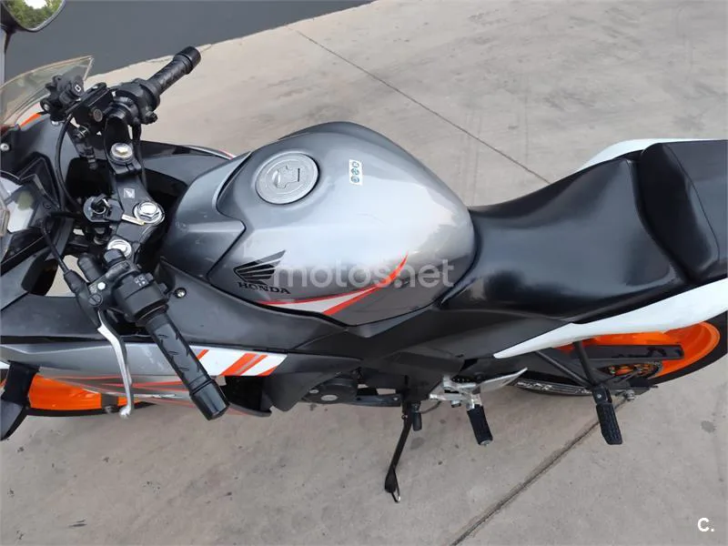 Honda CBR125R - Vista 11