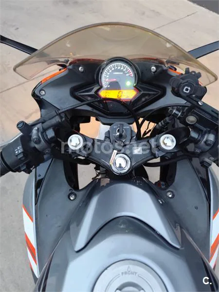 Honda CBR125R - Vista 13