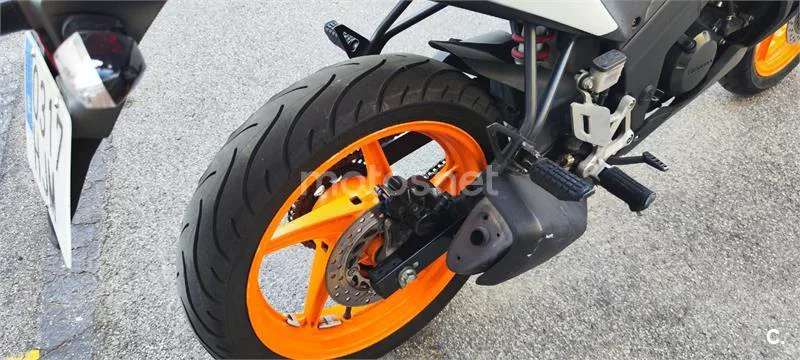 Honda CBR125R - Vista 8