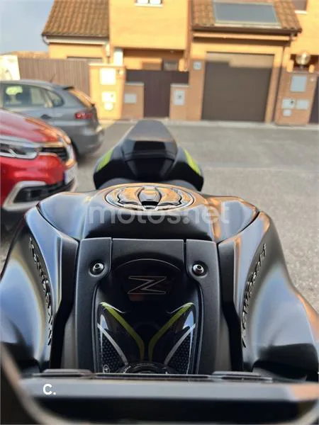 Kawasaki Z900 - Vista 4