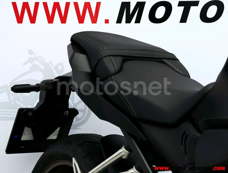 Honda CB650R - Vista 11