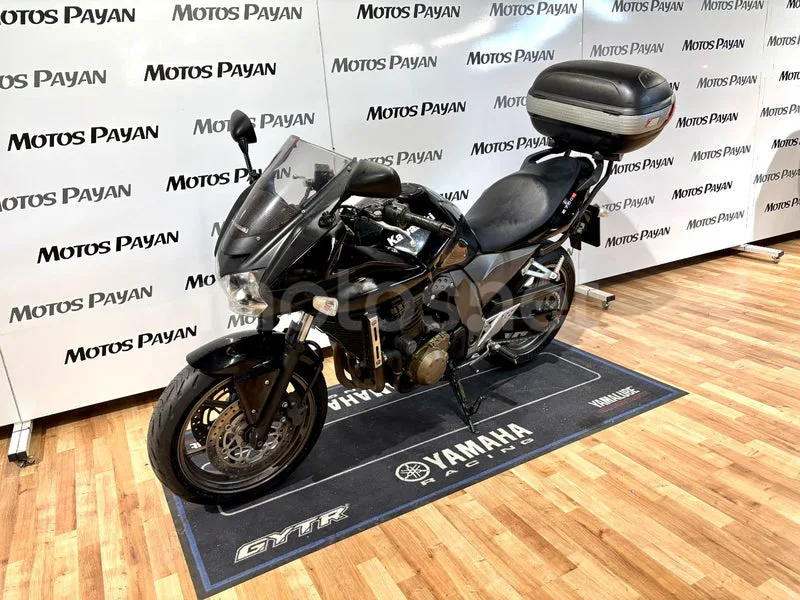 Kawasaki Z750 - Vista 3