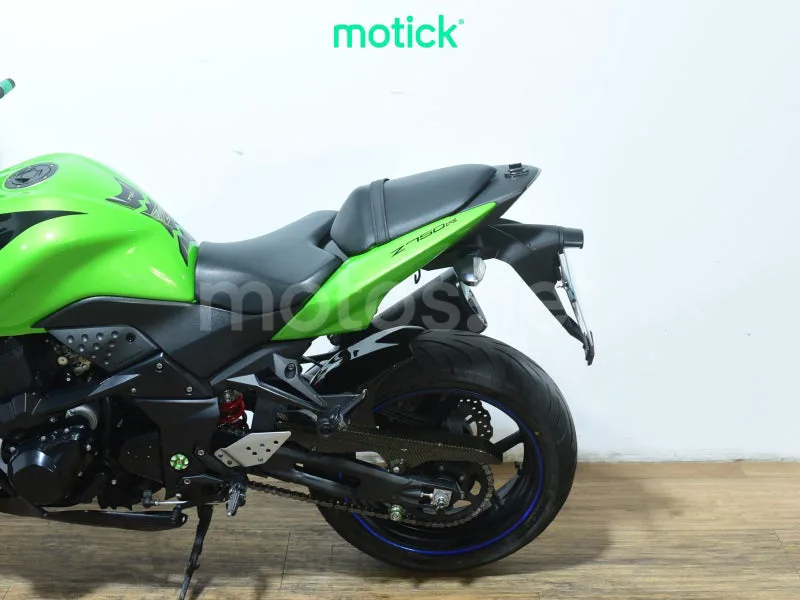 Kawasaki Z750R - Vista 9
