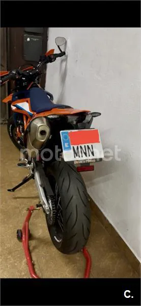 KTM 690 SMC R - Vista 3